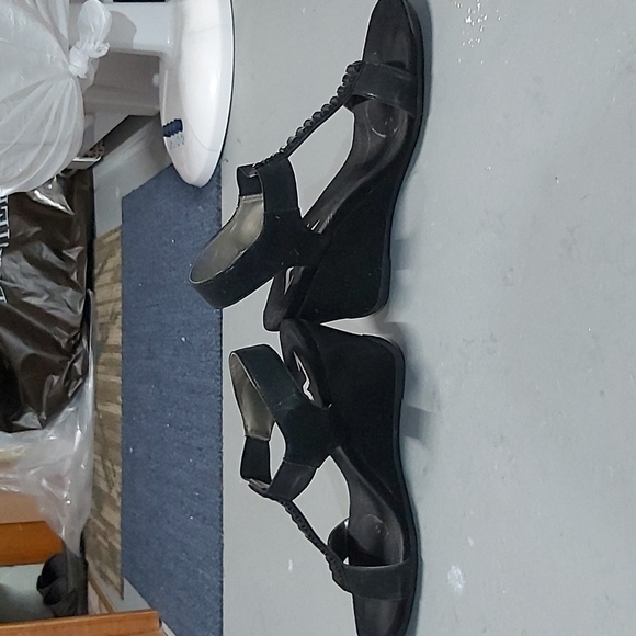 Wedge sandals by Anne Klein - Picture 3 of 6